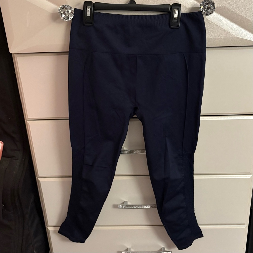 Fabletics Sync Seamless High-Waisted
7/8 leggings Navy Blue size M